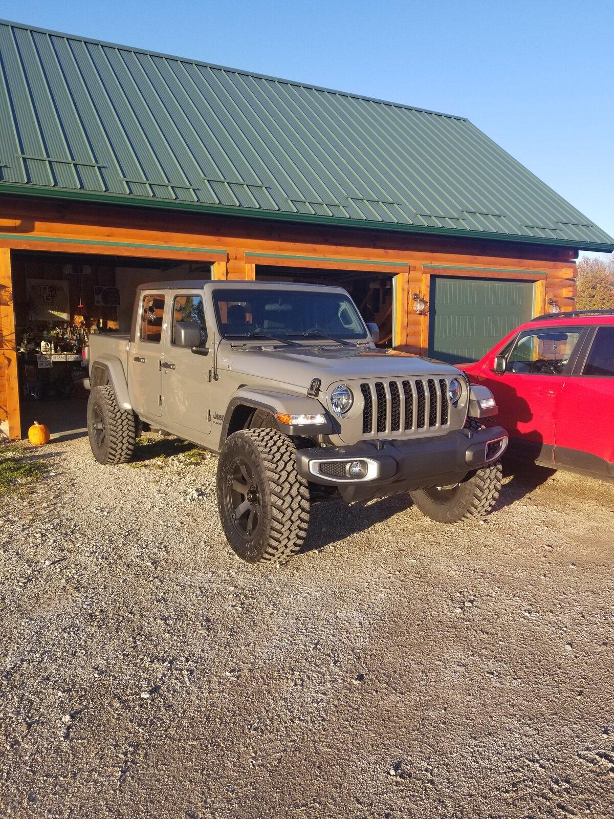 Jeep Gladiator Gladiators on Mopar 2" Lift Kit 20201103_163242