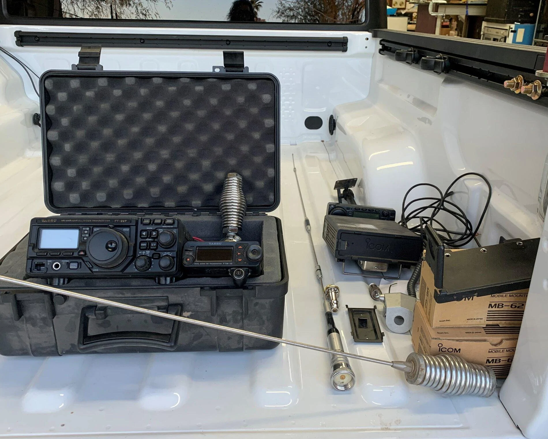 Jeep Gladiator Yaesu FTM-400 install IMG_0733