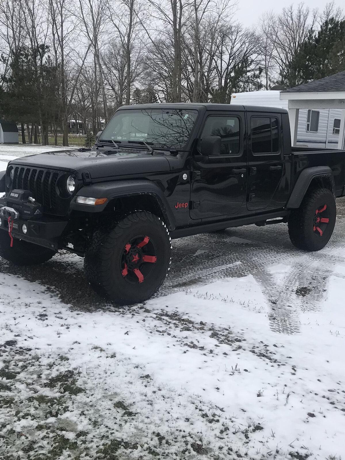 Jeep Gladiator Lets see those 17" RIMS ! C28F80C3-26C4-4E76-AD16-2D1DA4C25919