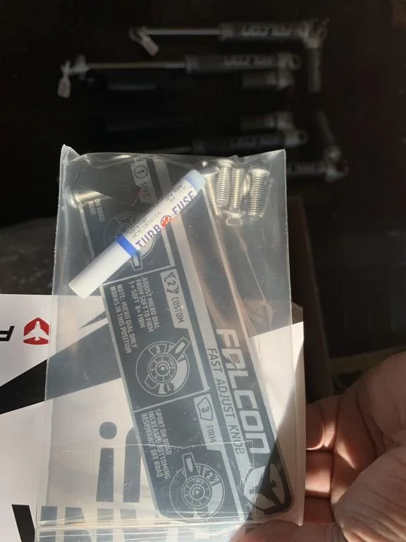Jeep Gladiator Remote reservoir shocks. Falcon, King or Icon? 3DKUJG