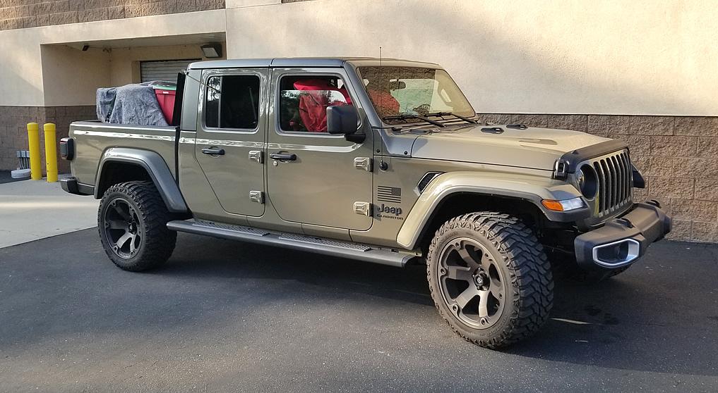 Jeep Gladiator What did you do WITH your Gladiator today? santa_sleigh1b