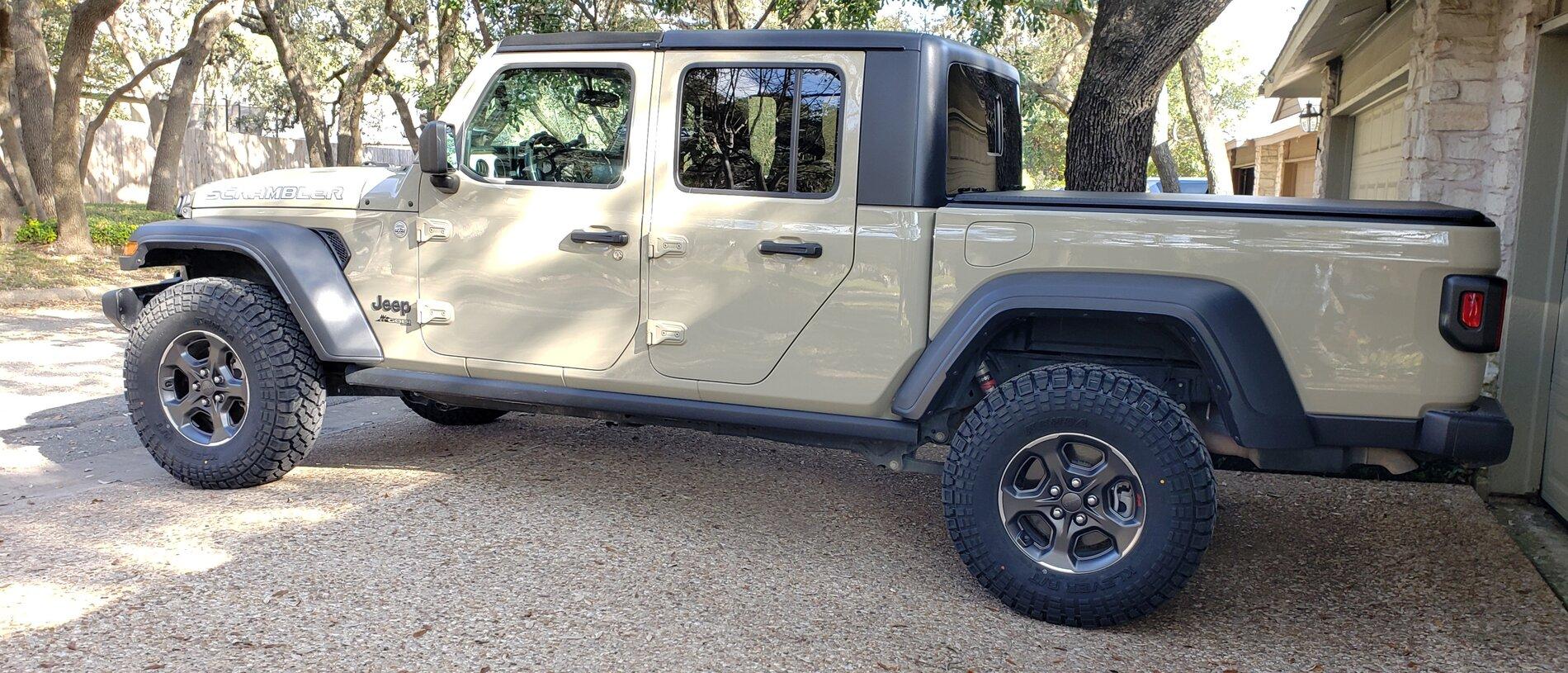 Jeep Gladiator Kenda Klever R/T KR601 35x10.50R17 20210105_145044