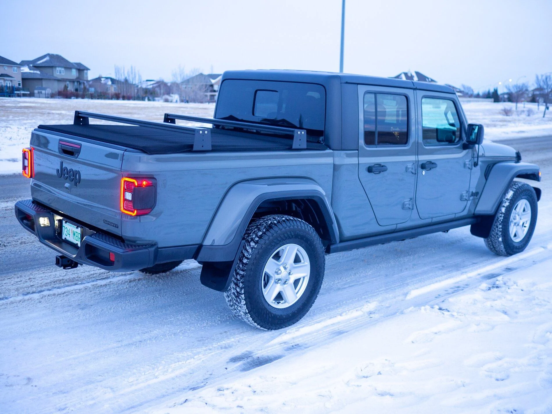 Jeep Gladiator Pics of your Bed Crossbars 132822841_218980666425001_8330021045173519463_n