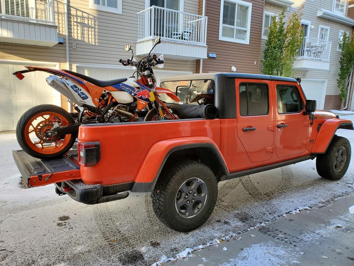 Jeep Gladiator Motorcycle (not a dirt bike) in the bed. 20201017_092844
