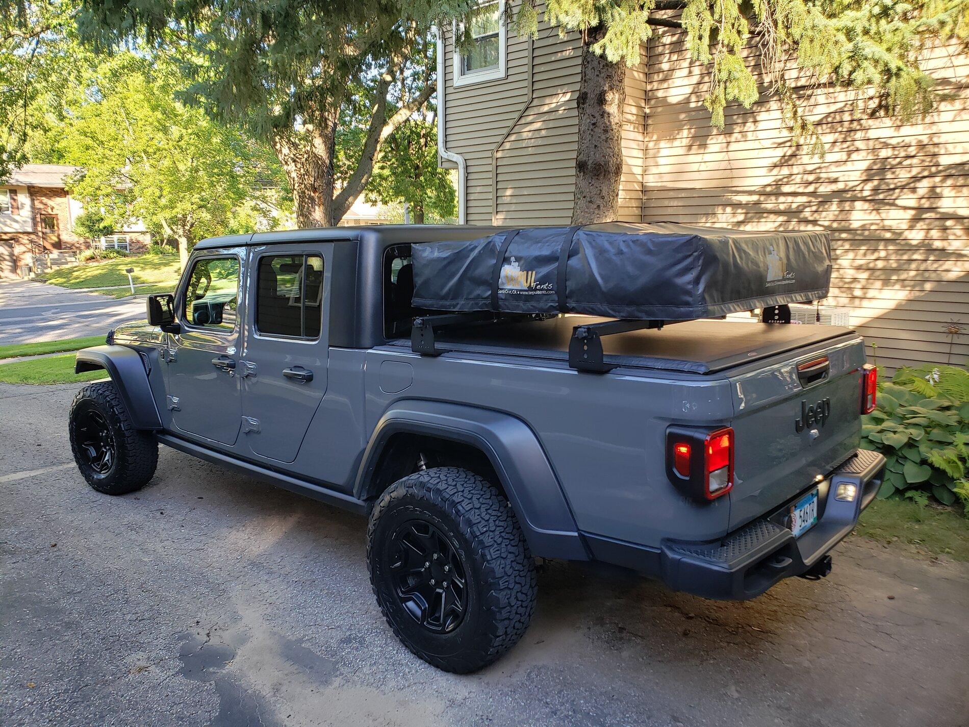 Jeep Gladiator Pics of your Bed Crossbars 20200902_173518