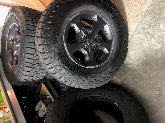 Jeep Gladiator Gladiator Rubicon Wheels/Tires/TPMS Tires