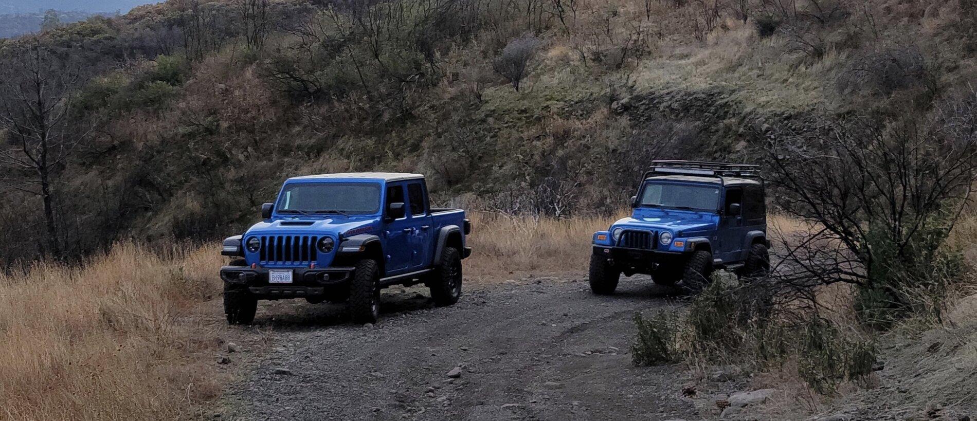Jeep Gladiator Jeeps Parking Next To Jeeps F8F38D20-80C4-40E2-AAEF-6E37BAA349B9