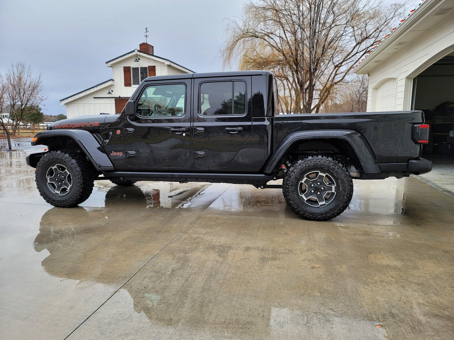 Jeep Gladiator Stock Mojave w/ 37s Thread 20210104_144101
