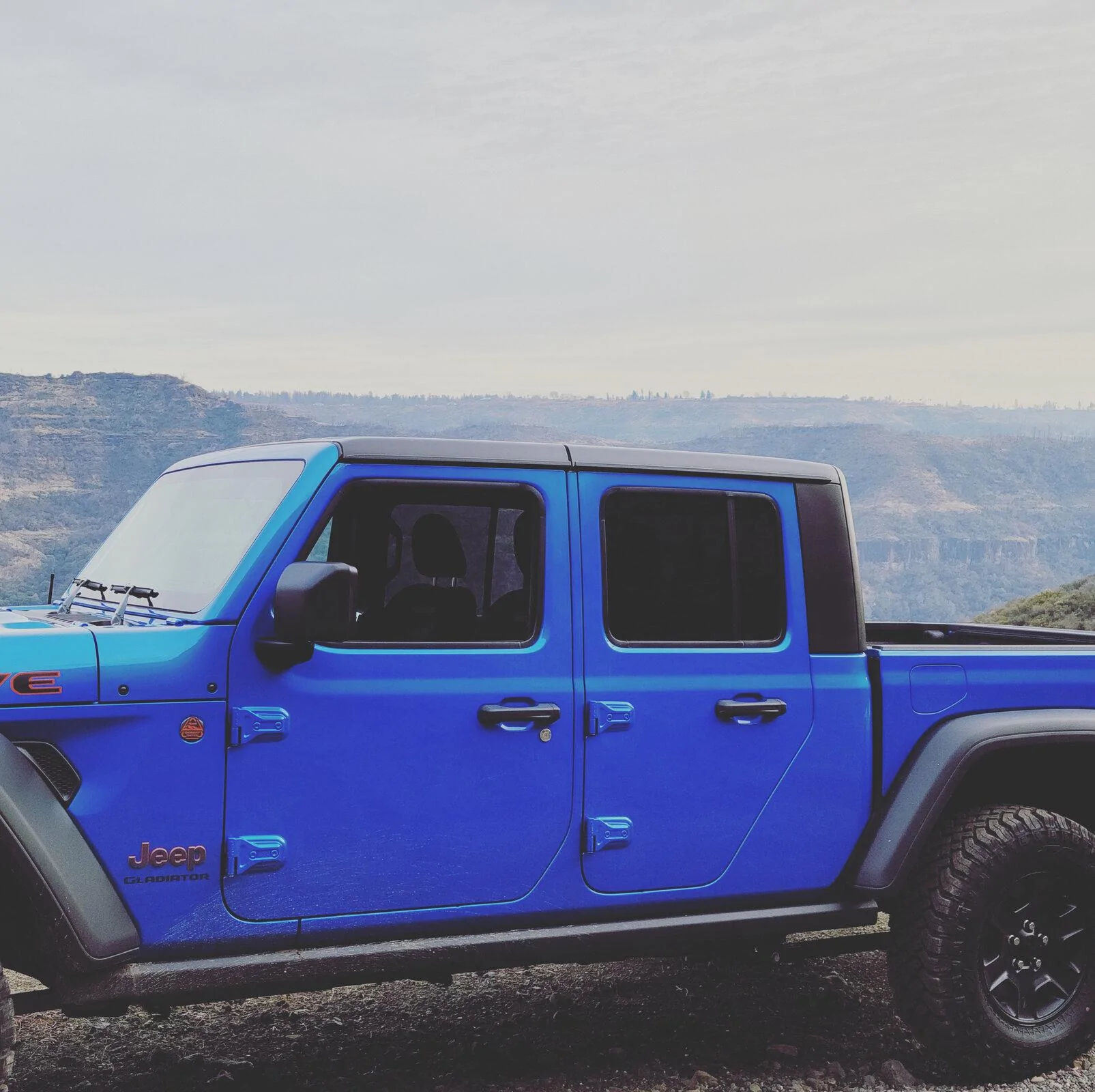 Jeep Gladiator HYDRO BLUE PEARL Gladiator JT Club B58D47D7-BC42-44B0-9A24-6E30CD27C6BF