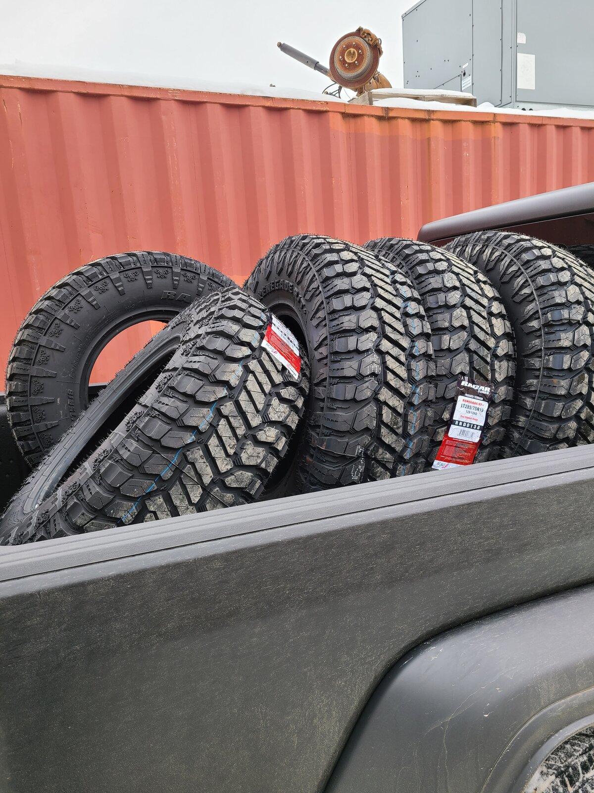 Jeep Gladiator Finally got some tires 285 75 18 20210107_130834