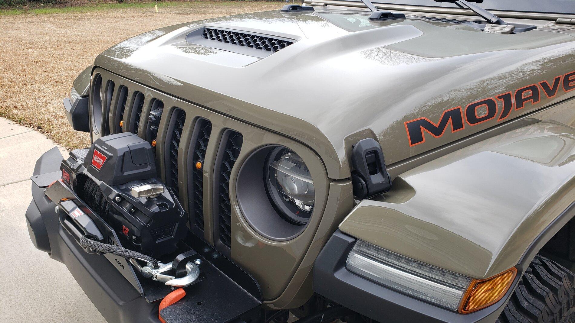 Jeep Gladiator Anyone install Quadratec pre-runner lighting? 20210107_114553