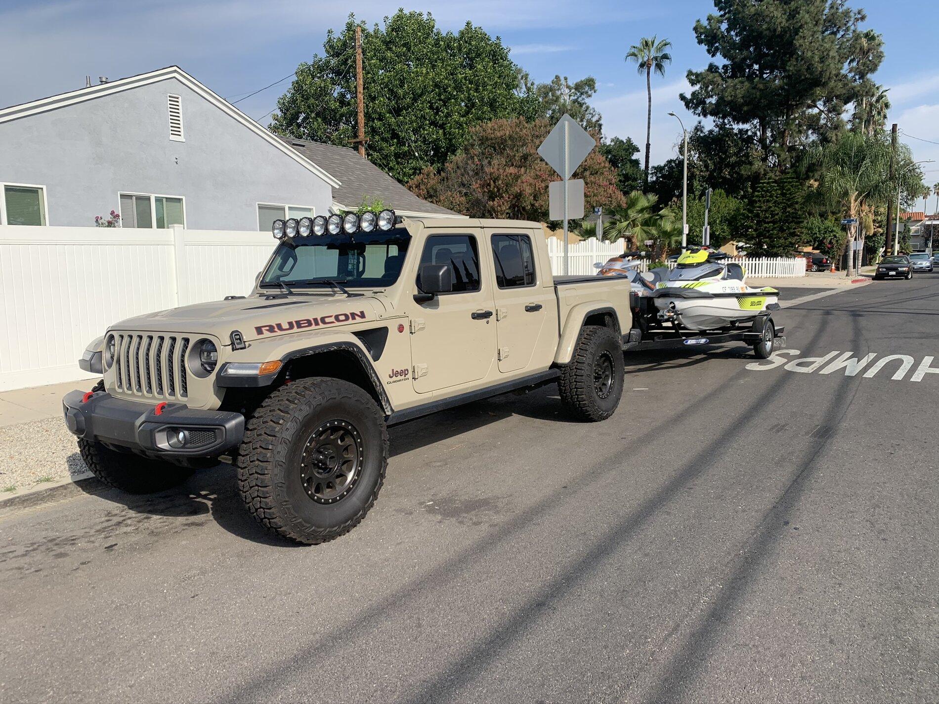 Jeep Gladiator Looking for 3DECB7B6-A98D-44DB-AA50-852CBF0E809E