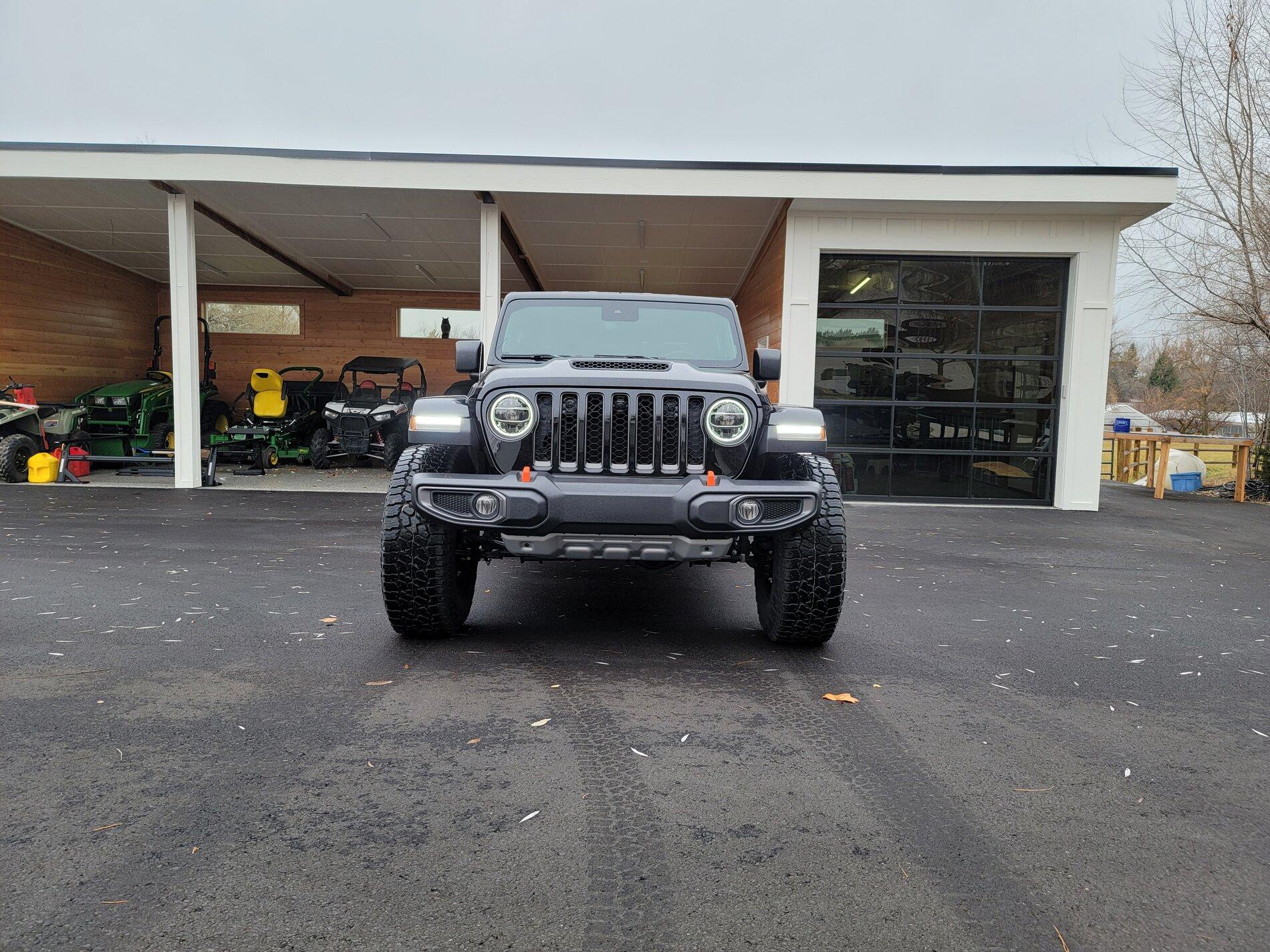 Jeep Gladiator Stock Mojave w/ 37s Thread 20210108_142334