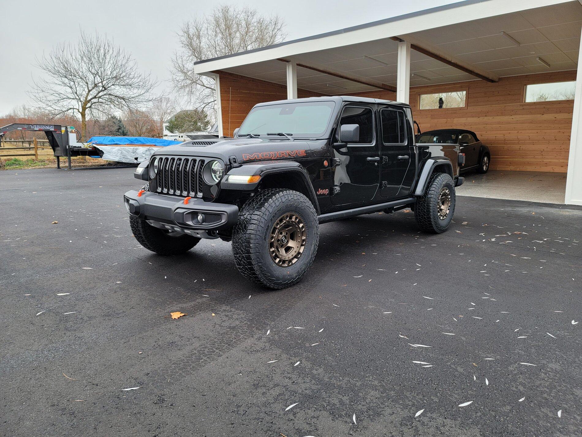 Jeep Gladiator Stock Mojave w/ 37s Thread 20210108_142532