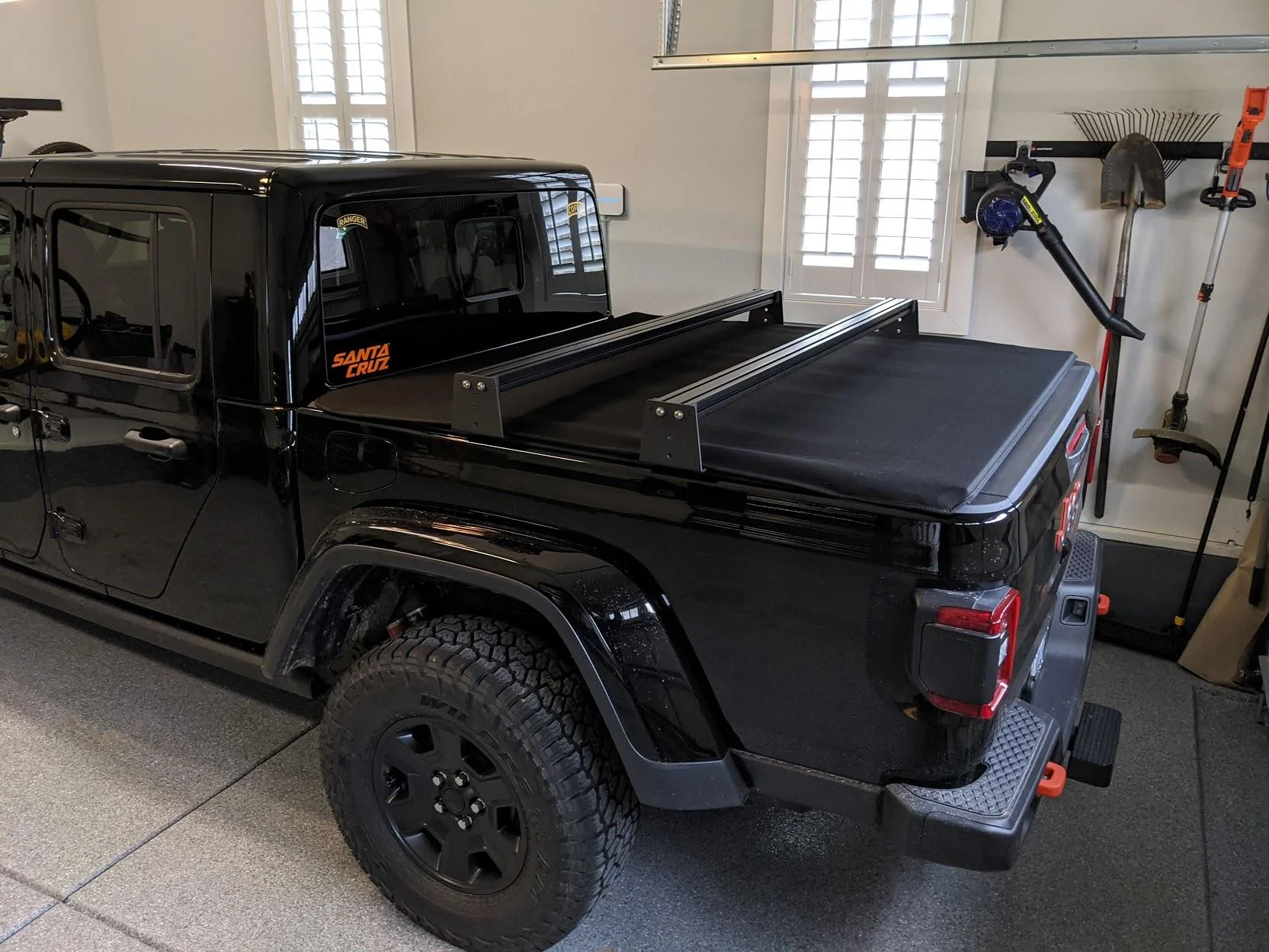 Jeep Gladiator Installing Billiebars on 2021 Mojave with Mopar Tonneau Rolling cover bbf