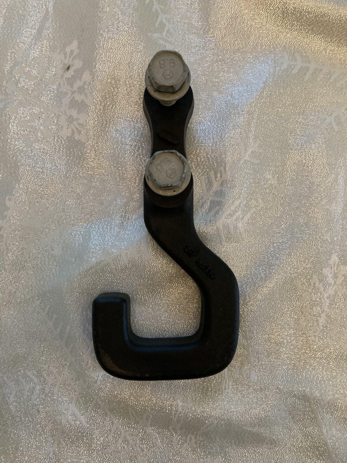 Jeep Gladiator Gladiator black rear tow hook and bolts 5F9F6B5F-C2B6-4A9F-8944-F8EE58308B14