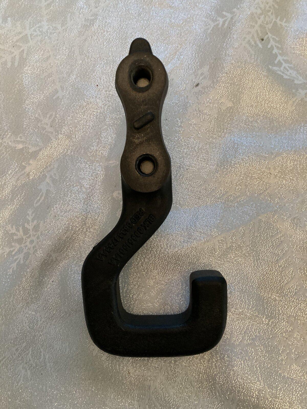 Jeep Gladiator Gladiator black rear tow hook and bolts 43901FB1-69BF-4BAE-9FBA-2DB6C2472164