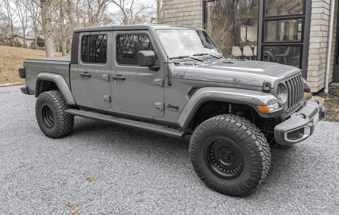Jeep Gladiator Sport S, no lift w/ 34.4 x 12.7 Nitto Ridge Grappler -- thoughts on aesthetic and ride Screenshot 2021-01-09 at 6.03.04 PM