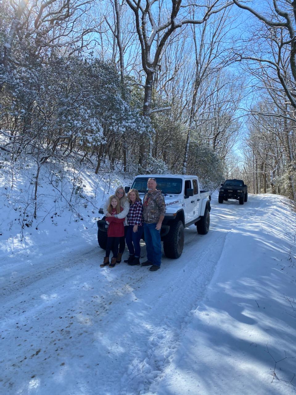 Jeep Gladiator Snow on Tray Mtn. 30103