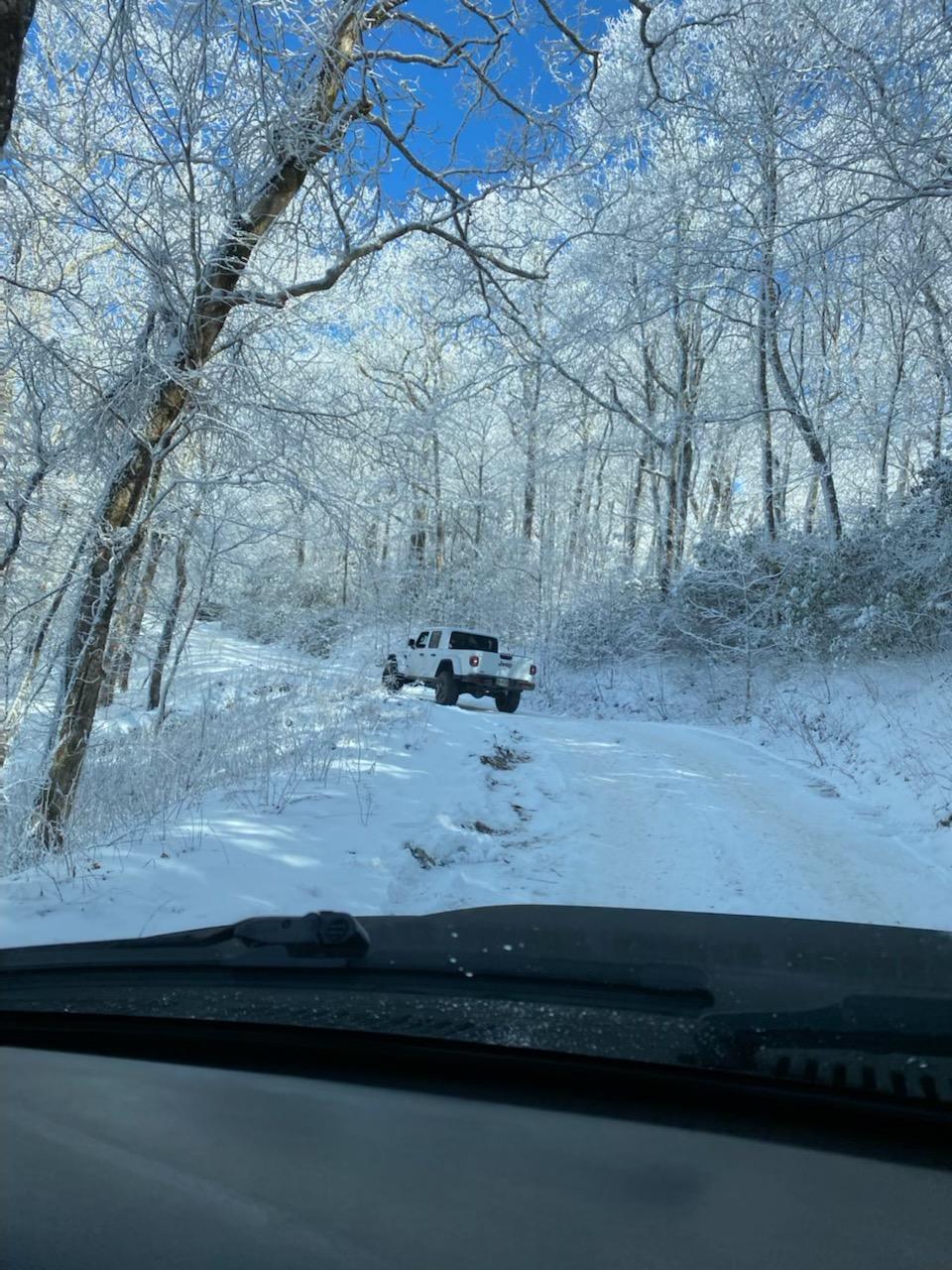 Jeep Gladiator Snow on Tray Mtn. 30091
