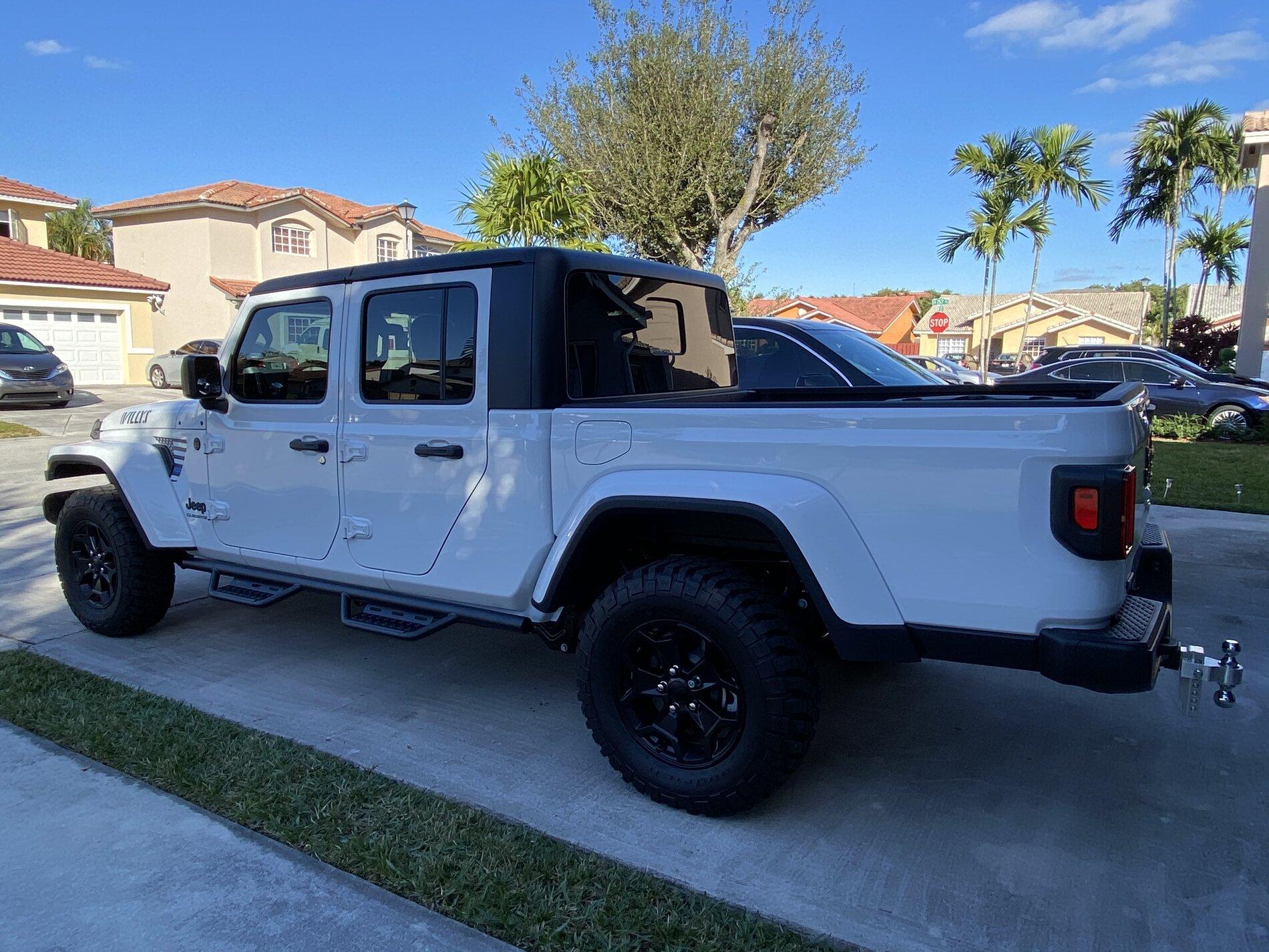 Jeep Gladiator WILLYS Edition Gladiator JT Club 37247932-202D-4C6A-90D8-9D90D1CDC0A6
