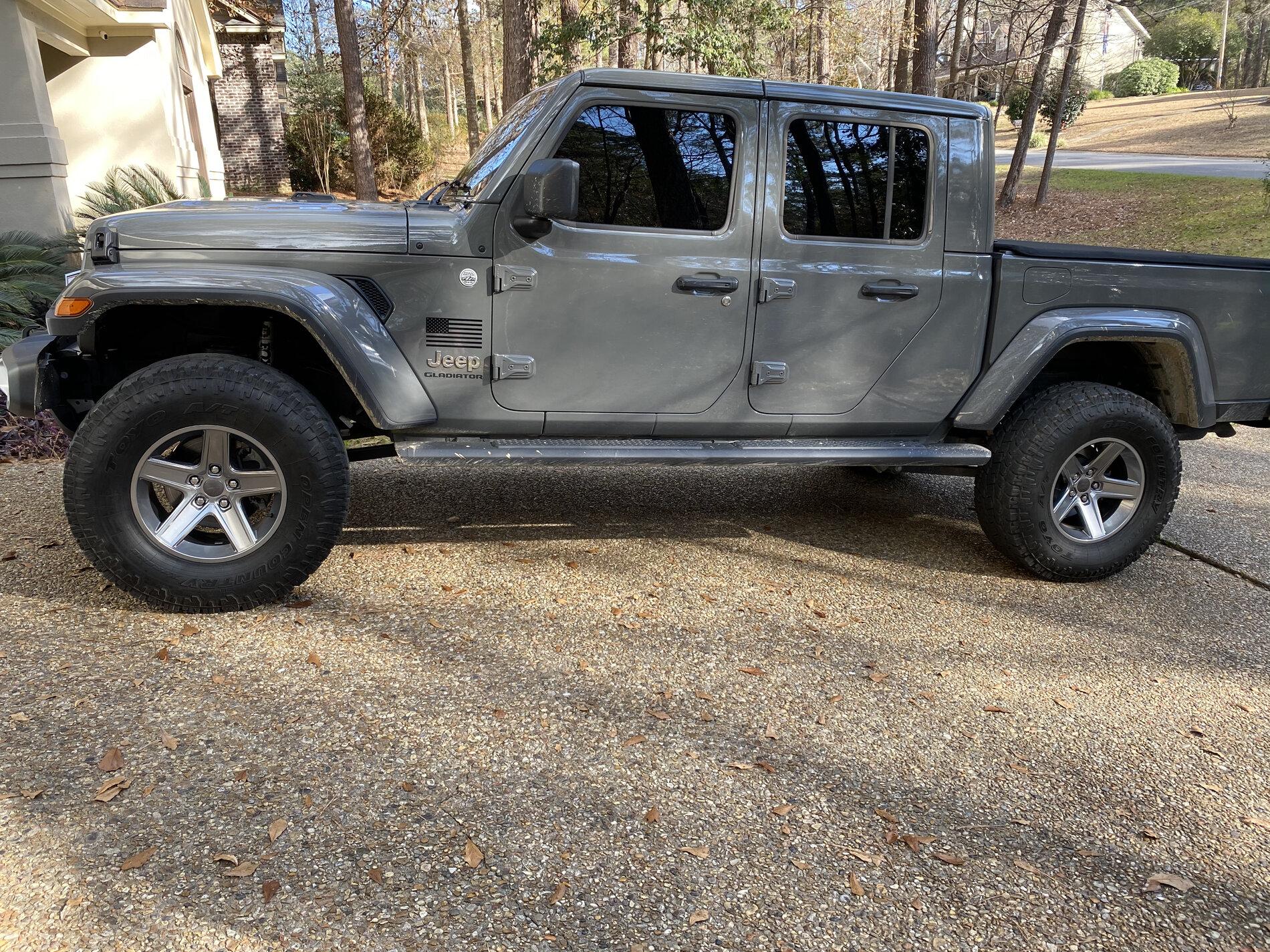 Jeep Gladiator STING GRAY Gladiator JT Club AAB95332-32DA-4472-9BC0-01F7B88E0D25