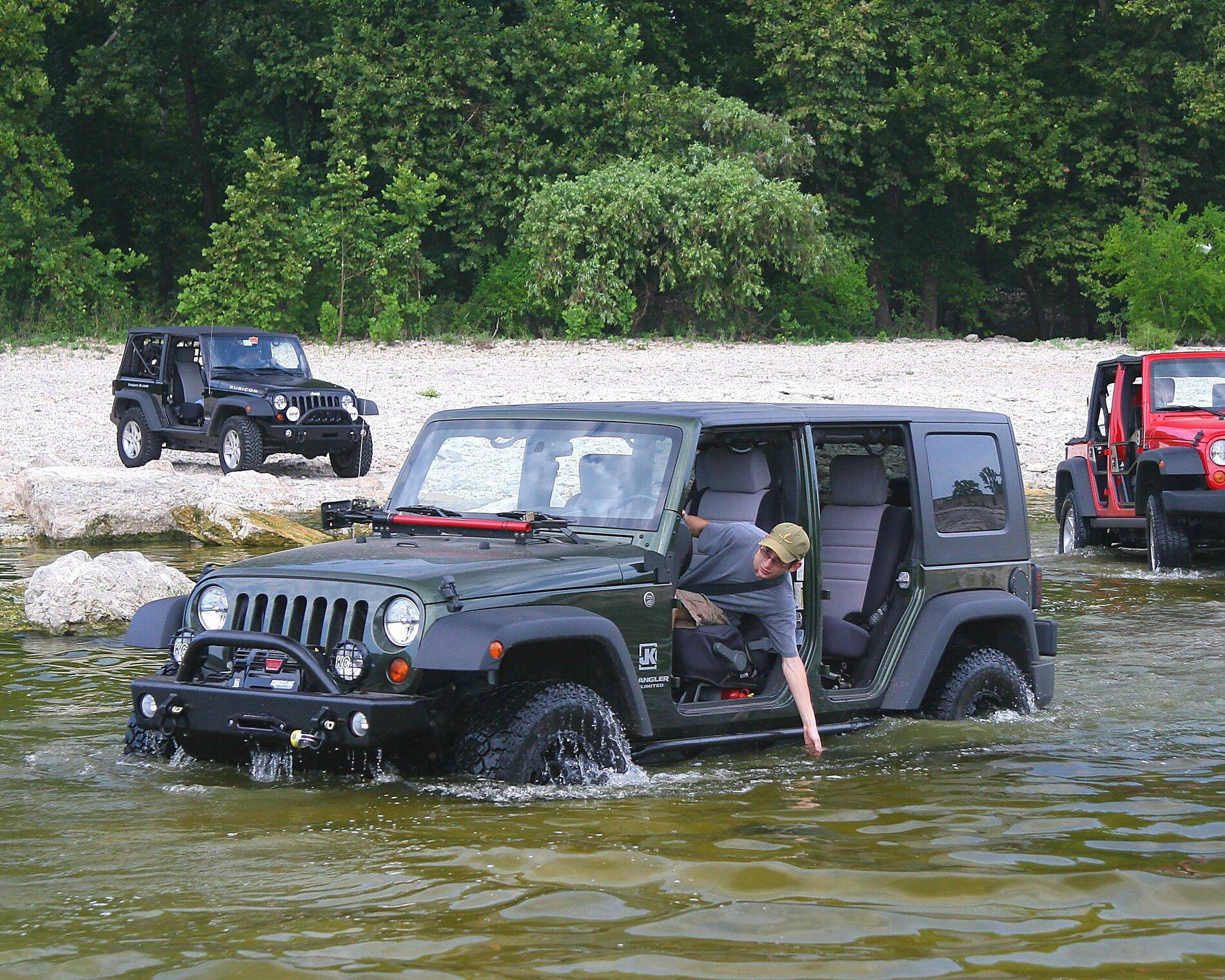 Jeep Gladiator Very curious about the typical forum member - why all the modifications? JK-Forum Disney Run, Aug 08, 0886, Curtis Hangs Five (8x10 crop)