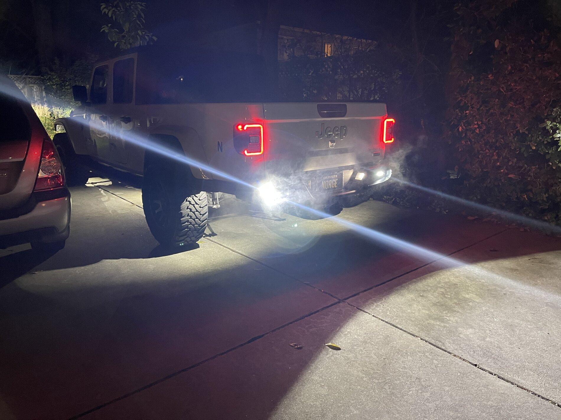 Jeep Gladiator Question for Non-US Owners- Rear bumper reflectors 13A81544-16A8-4870-9C11-31D219B39DE8