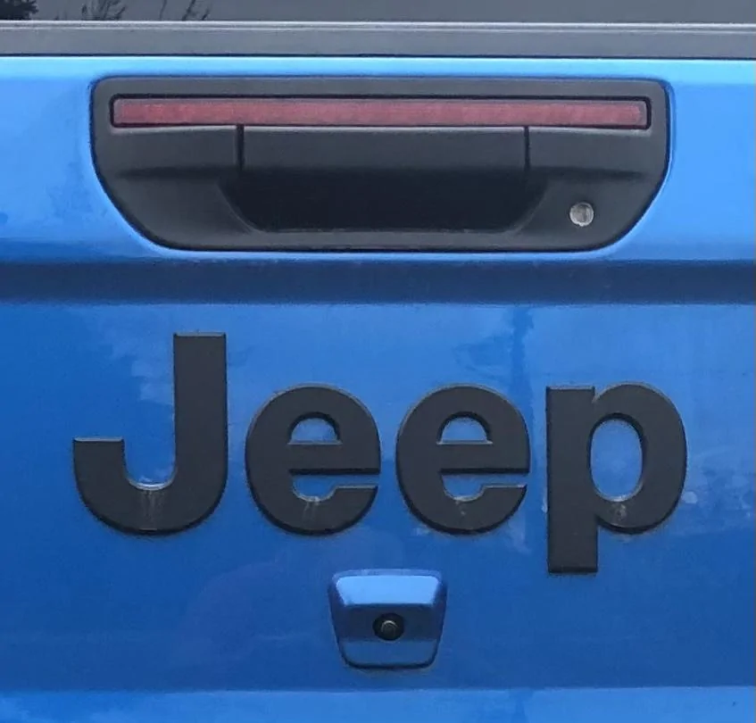 Jeep Gladiator base Sport- locking the tailgate 9030C93E-F7E0-46FF-9DE6-CBFEE5D2065E
