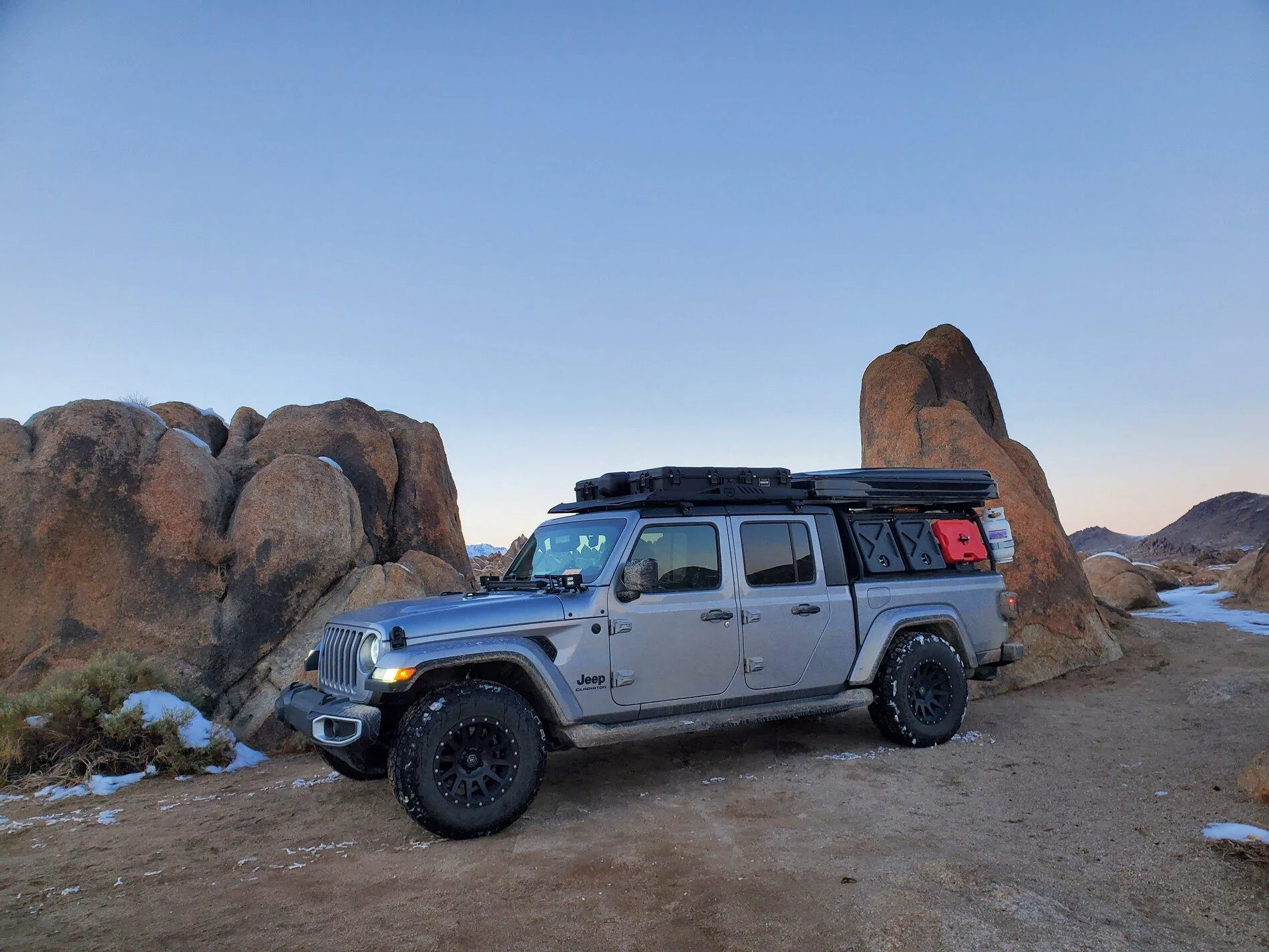 Jeep Gladiator Bed Rack and Roof Top Tents 20201229_164505