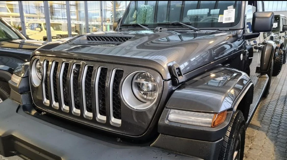 Jeep Gladiator Euro Spec Diesel Gladiator Gets Mojave Hood B89D90B1-4B74-4204-9891-3C3651DCD9F5