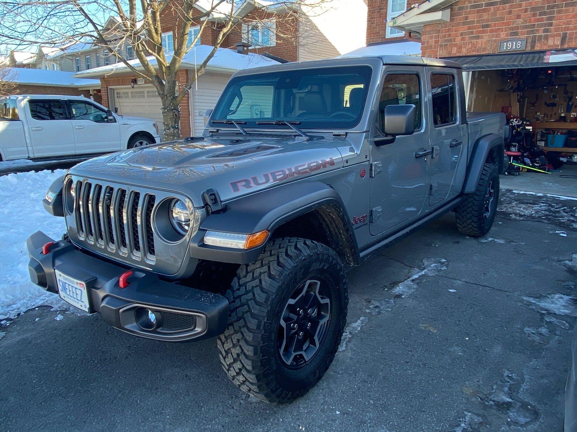 Jeep Gladiator STING GRAY Gladiator JT Club Mat Jeep2