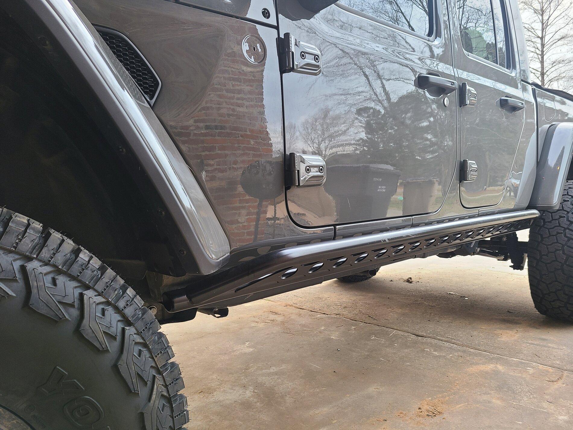 Jeep Gladiator Extreme Angled up Rock slider option? 20210110_155112