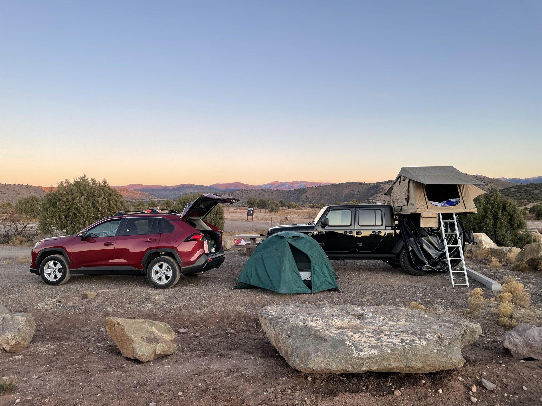 Jeep Gladiator So why do people like roof top tents 5FCAAA1C-432A-4BF4-9CDA-5EB939B79D5A