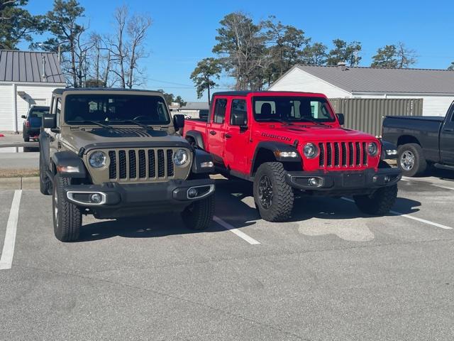 Jeep Gladiator Jeeps Parking Next To Jeeps Parkin