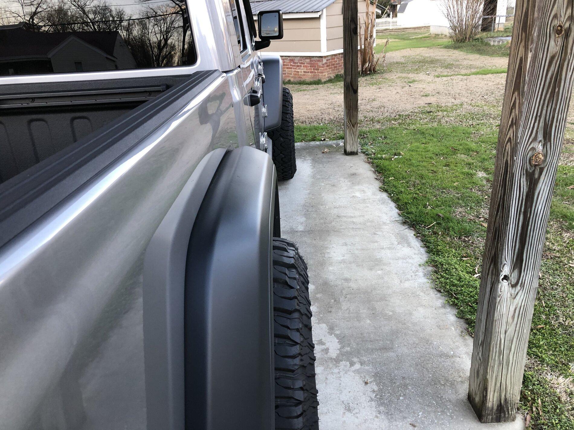 Jeep Gladiator Need your opinion please ! EA1CC578-C2E8-438F-ADFB-2795B63E374E