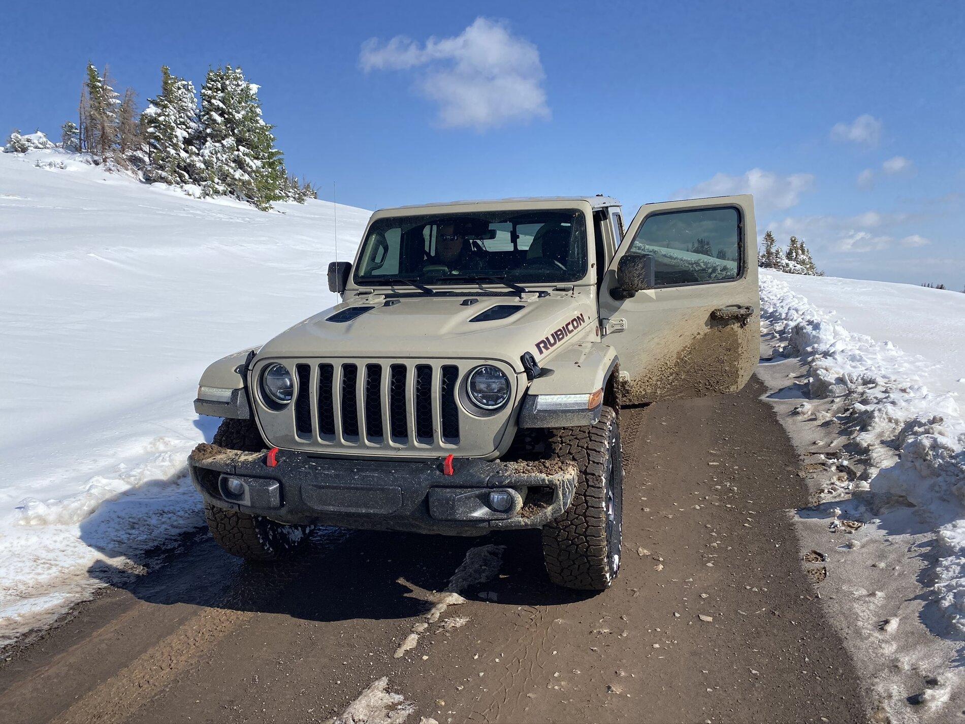 Jeep Gladiator So why do people like roof top tents 195738B8-252D-45B3-A1F2-533A6FDC0485