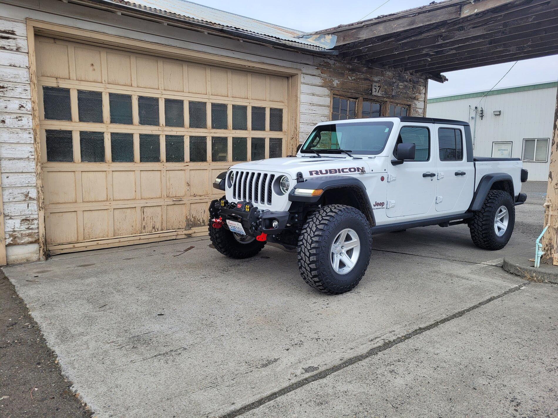 Jeep Gladiator 2020 Bright White fleet reduction project gas station