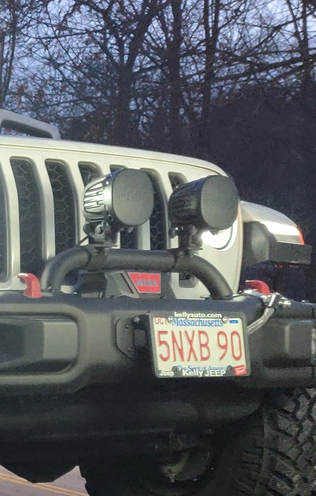 Jeep Gladiator Warn compared to Mopar Grill Guard Screenshot_20210117-132545__01