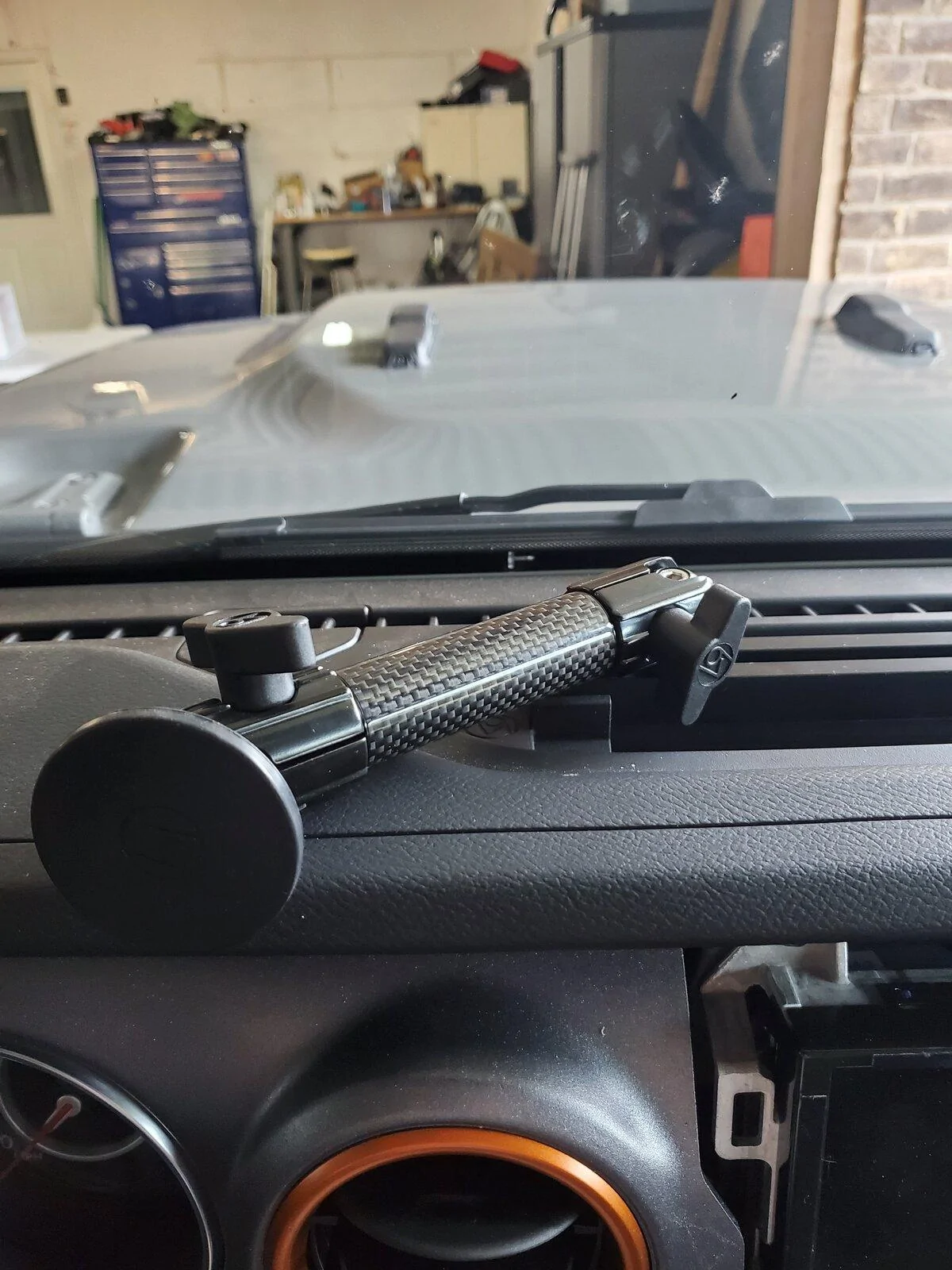 Jeep Gladiator Installed phone holder charger 20201108_114607