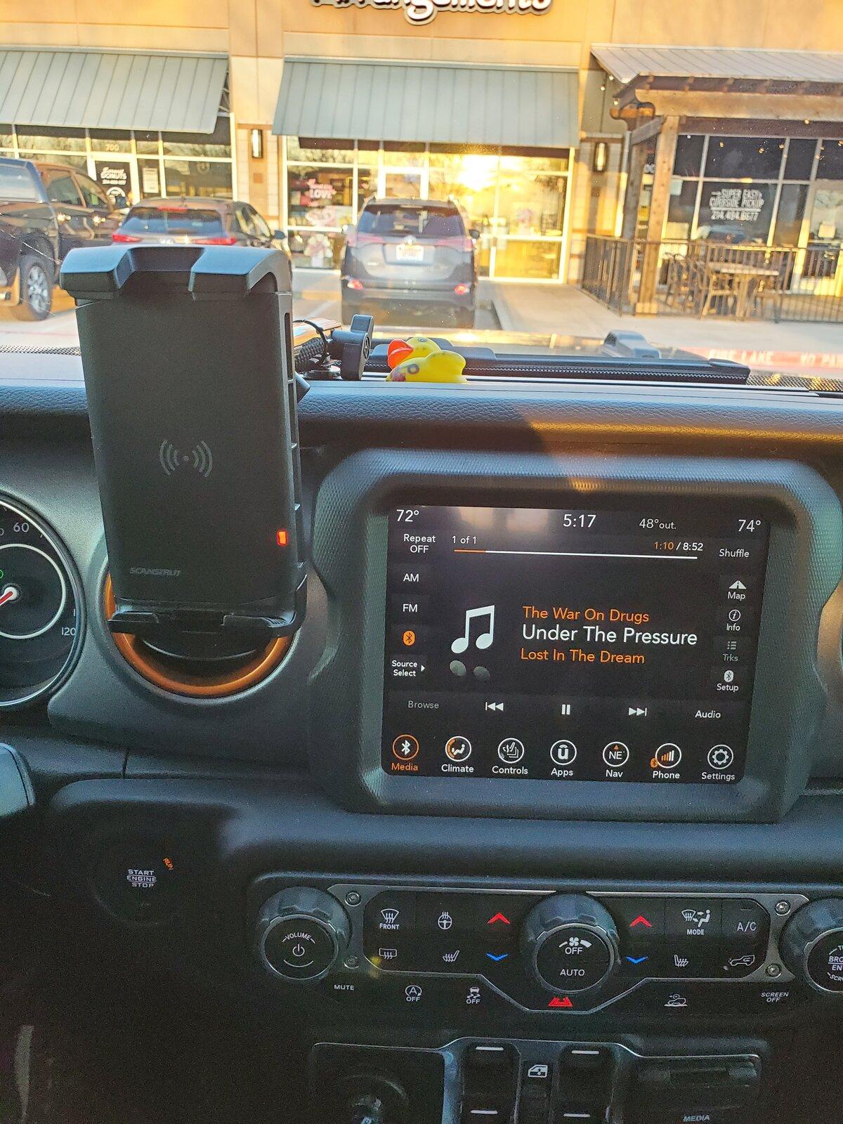 Jeep Gladiator Installed phone holder charger 20210109_171749