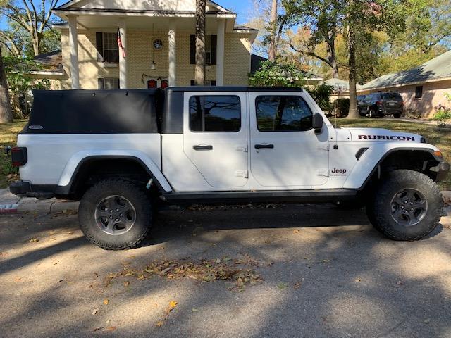 Jeep Gladiator Softopper bed cap. IMG_9491