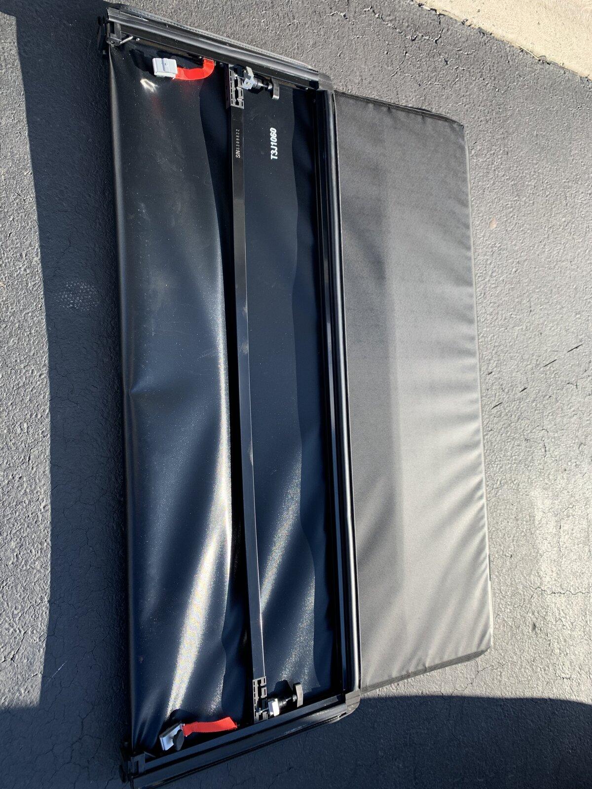 Jeep Gladiator Tyger Trifold Tonneau Cover CDE3CC54-7B0F-4D17-88BC-533DB827DF70