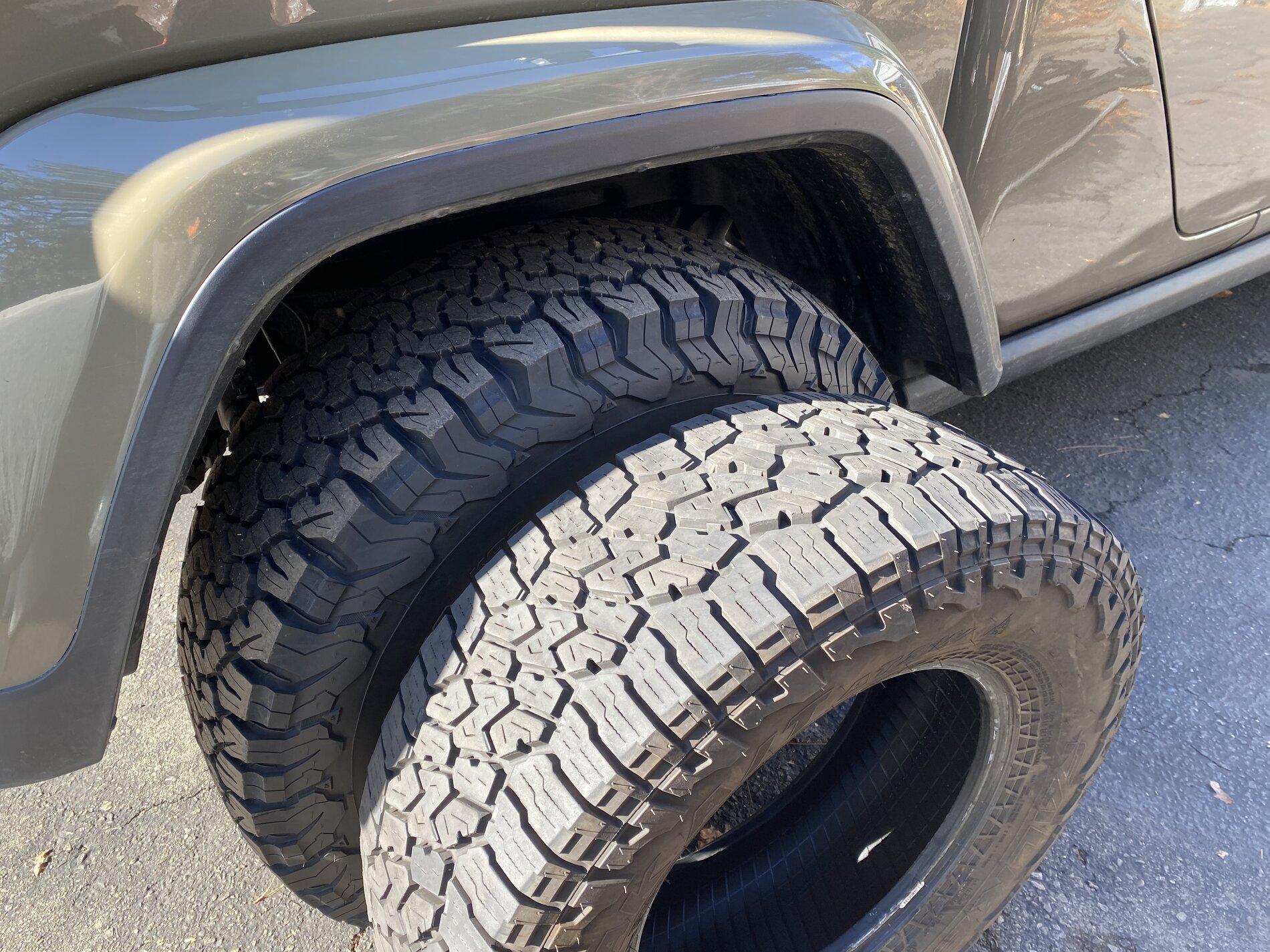 Jeep Gladiator Rubicon fallen tires 6C87332D-3C82-4B4D-BDC4-DB870E0980C4