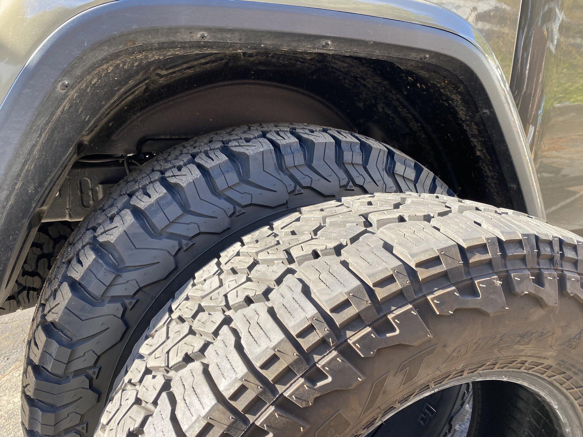 Jeep Gladiator Rubicon fallen tires 686D167B-48D5-46B8-9E10-3EEE886F54F7