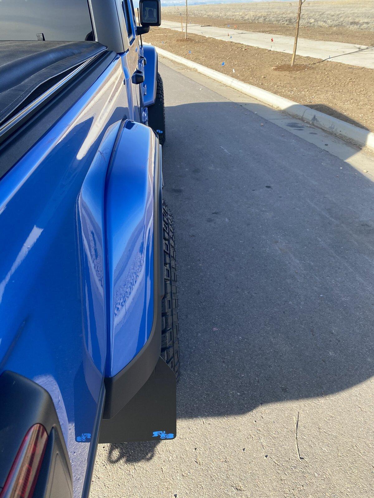 Jeep Gladiator HYDRO BLUE PEARL Gladiator JT Club 28F6E163-5E25-451A-B981-E8D1B91F8710