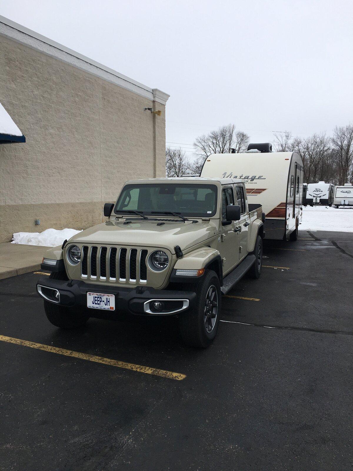 Jeep Gladiator All over the highway while hauling a load of parts 48FFF324-4286-4FAC-B0AE-4568BCE3AD2B