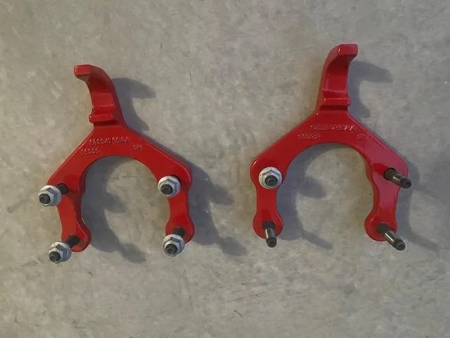 Jeep Gladiator Front Rubicon red hooks $700 IMG_4606