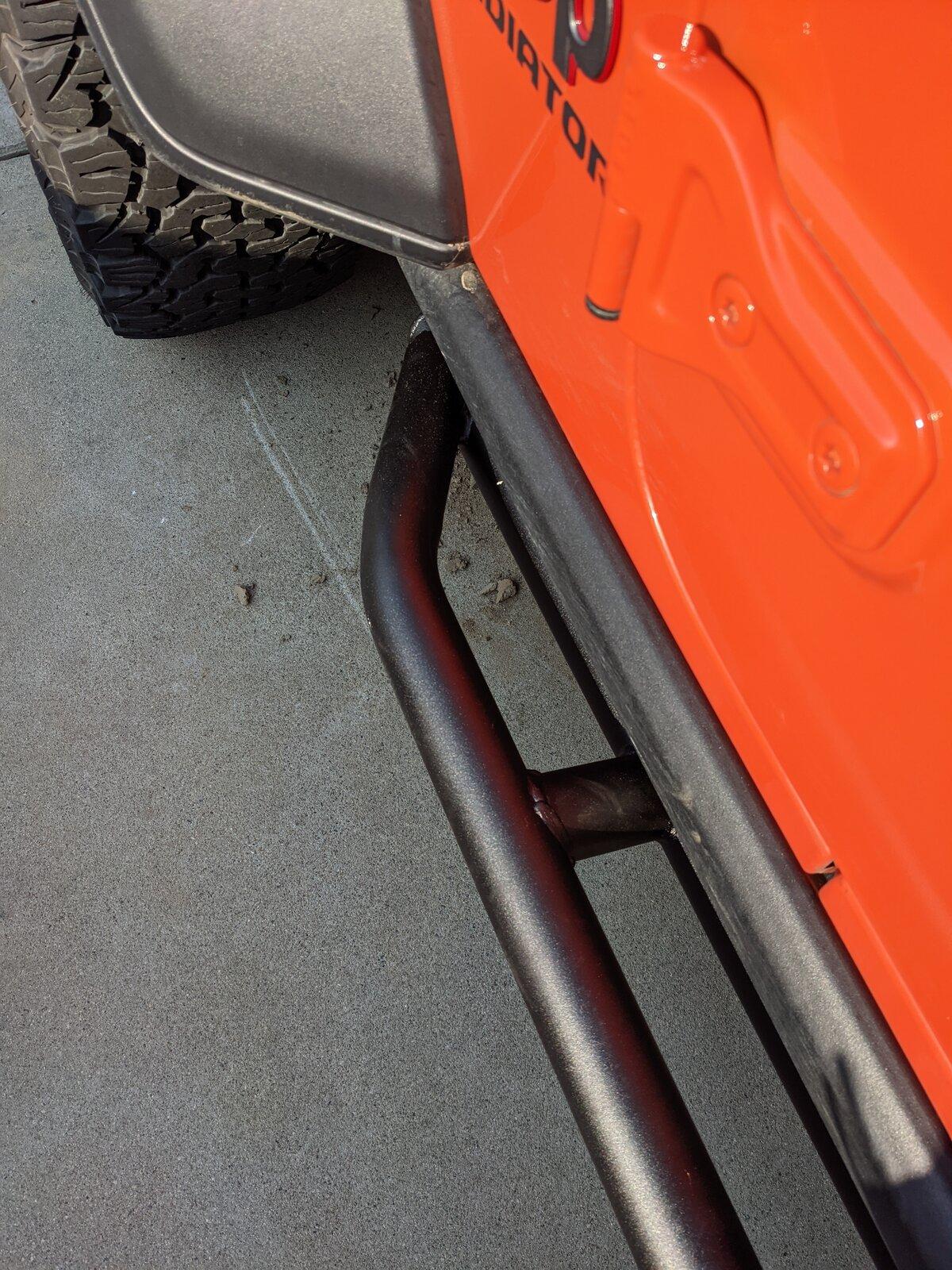 Jeep Gladiator Possible to have both rock rails and side steps? PXL_20201122_183137464
