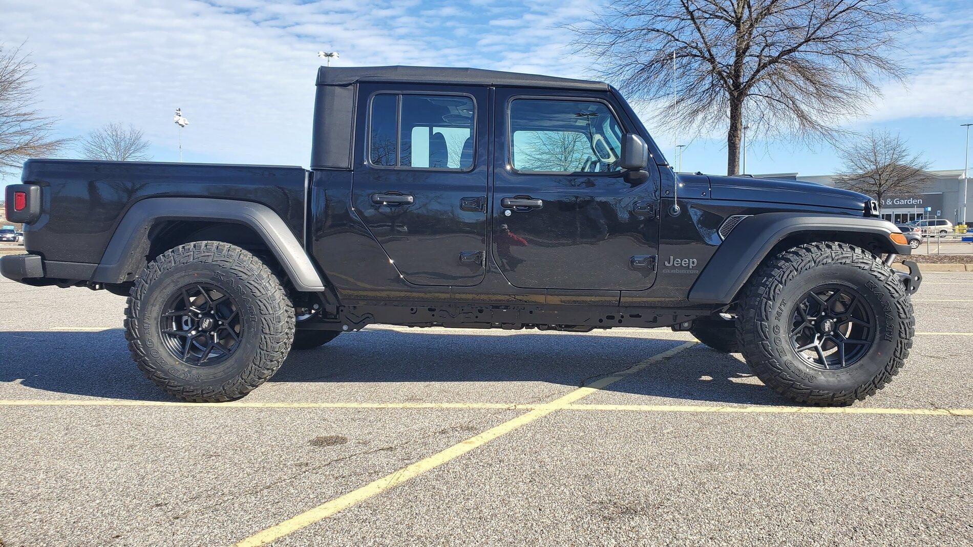 Jeep Gladiator Yes, 37's and no lift on a 21 Sport will work 2